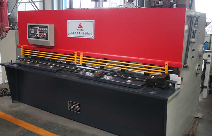 QC11Y-10×4000液压剪板机，10个厚4米液压闸式剪板机