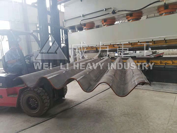 龙门式液压机压制产品