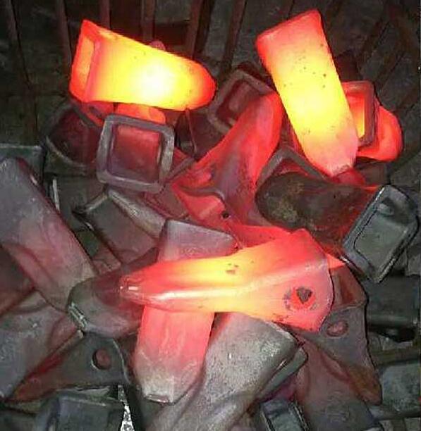 斗齿热模锻成型